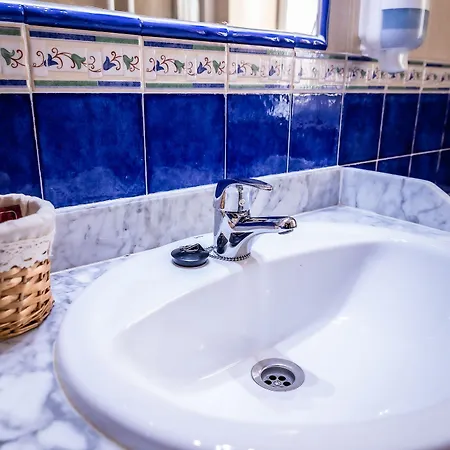 Alojamento de Acomodação e Pequeno-almoço La Real Quinta San Jose 3*